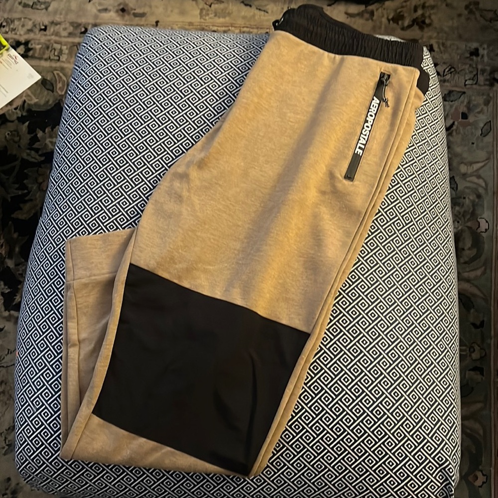 🏂 Aeropostale tan joggers size XL EUC